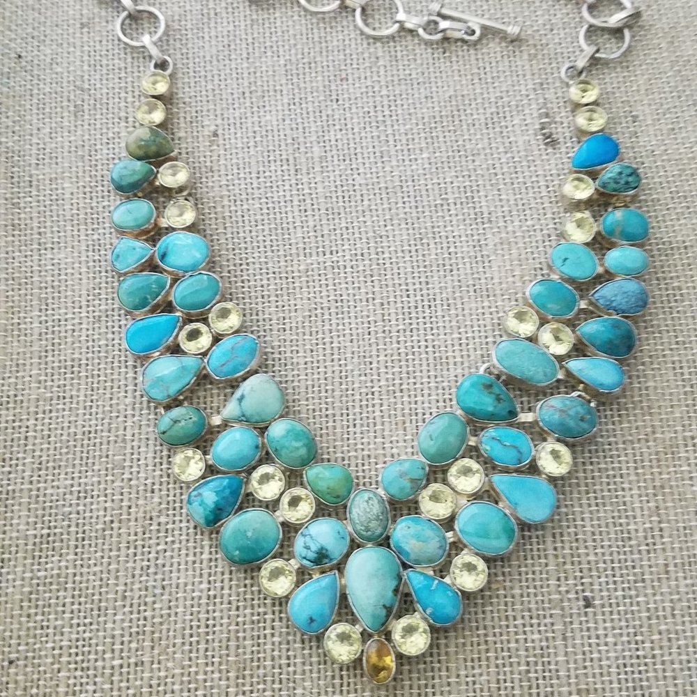 STUNNING  necklace